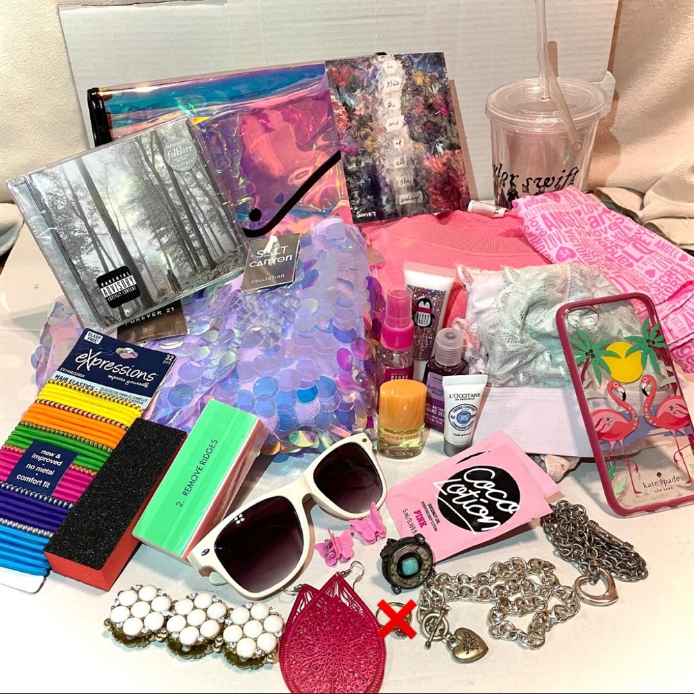 Taylor Swift Valentine’s Themed Bundle